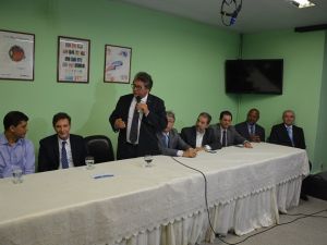 Kléber Morais se dirige ao prefeito do Rio, Marcelo Crivella, e ao deputado federal Índio da Costa
